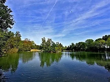 Hotel De L'étang Bleu Vieux-Mareuil